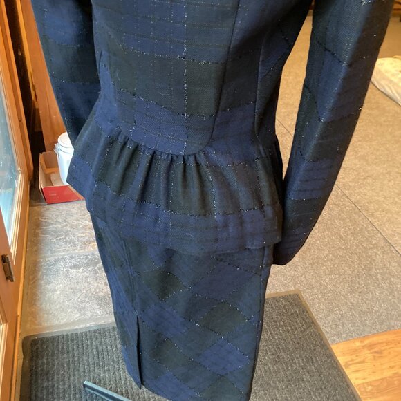 NEVER WORN - DIANE VON FURSTENBERG SKIRT SUIT - Picture 5 of 11